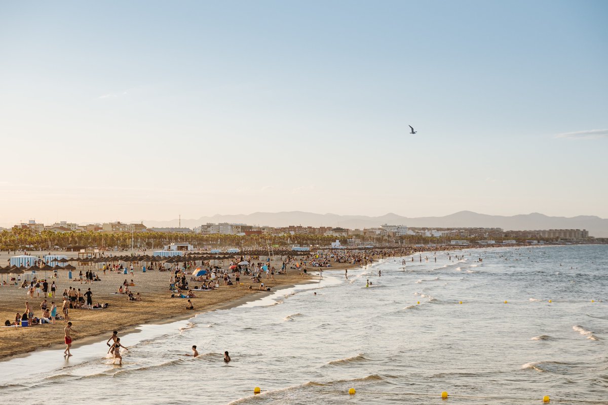 Llegan las buenas temperaturas y automáticamente piensas en disfrutar de las playas de València.🌊 Desde las más urbanas hasta las más vírgenes. ¡Elige tu favorita! blog.visitvalencia.com/descubre-las-p…