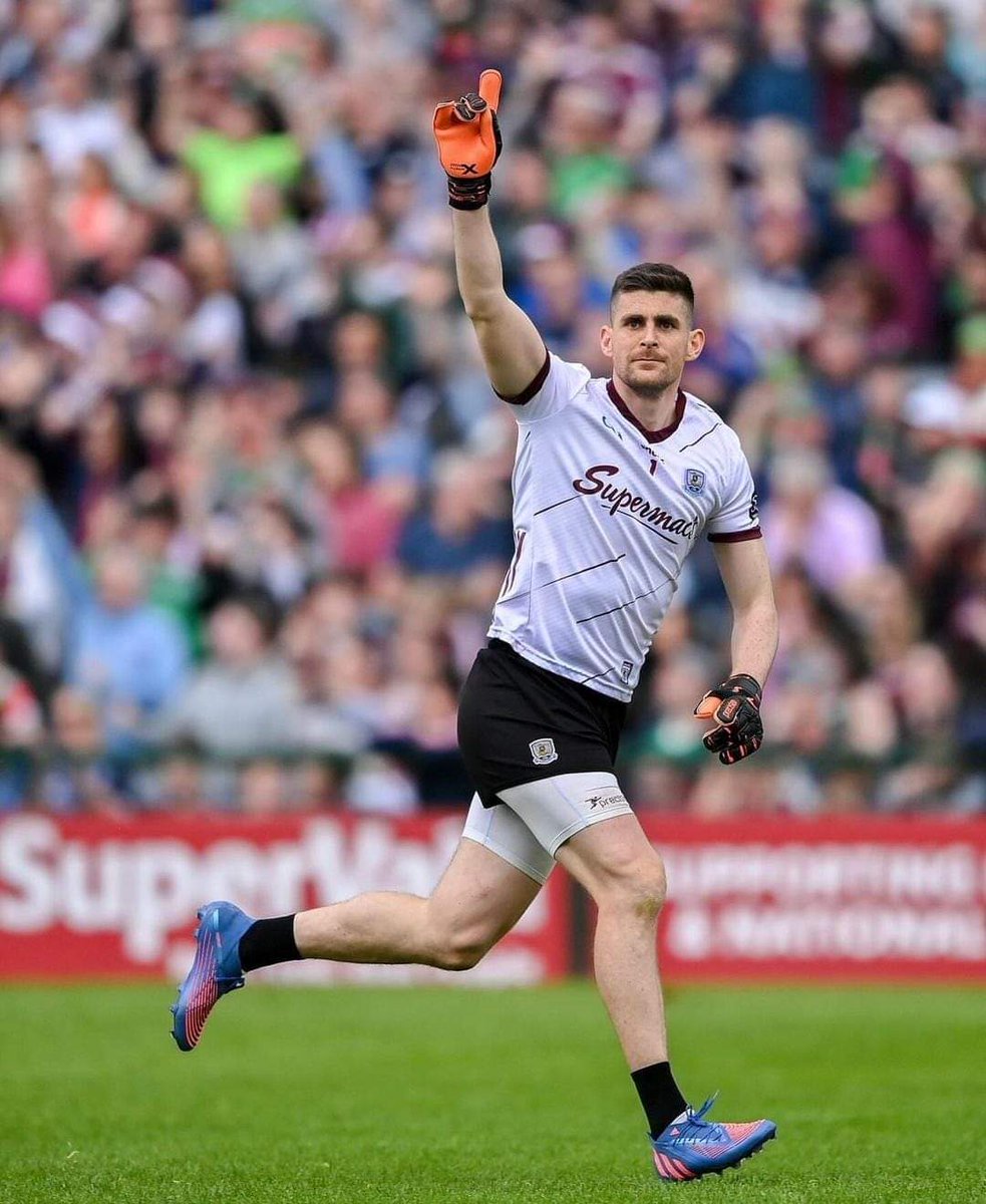 Well done to GTI Sports graduate and Galway footballer, Conor Gleeson, as he scored the winning point in injury time, that secured the Connacht Senior Football Championship for Galway against Mayo. A fantastic achievement! 👏🏐🏆
#GRETB #GTIGalway #SeniorFootballChampionship