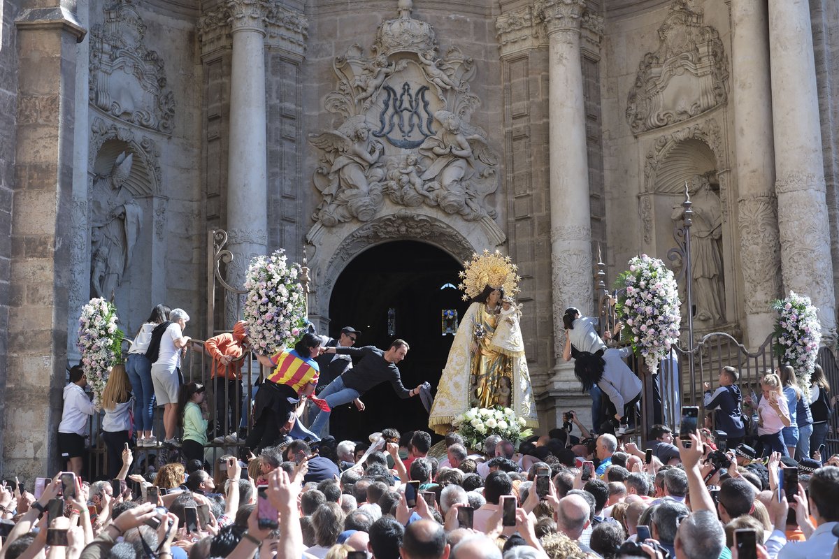 El 2º domingo de mayo, València celebra la Festividad de la Virgen de los Desamparados.✨ Disfruta de todos los eventos preparados para este finde y no te pierdas el emotivo traslado de La Geperudeta.👏 ¡Te esperamos! visitvalencia.com/agenda-valenci…