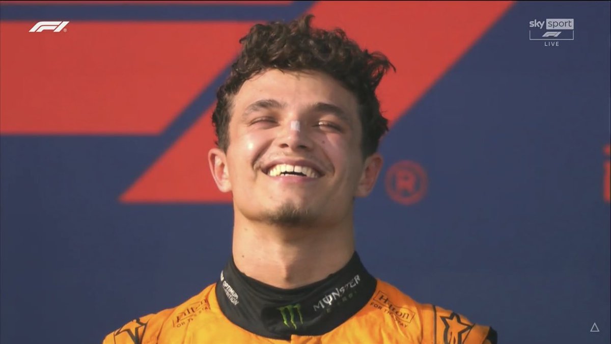 big_chiara's tweet photo. Vi prego che carino stava piangendo 😭🧡

Non tifo Lando e nemmeno McLaren ma fa sempre bene al cuore vedere un pilota vincere per la prima volta un GP🫶 https://t.co/ibYFKJarHU