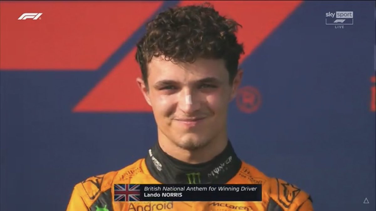 big_chiara's tweet photo. Vi prego che carino stava piangendo 😭🧡

Non tifo Lando e nemmeno McLaren ma fa sempre bene al cuore vedere un pilota vincere per la prima volta un GP🫶 https://t.co/ibYFKJarHU