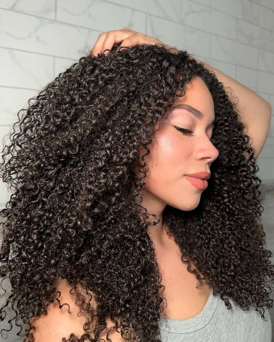 In a world of straight lines, be a beautiful curve.
📸 : curlelia

#curly #curls #curlyhair #hairstyle #hairideas #amazingcurls #curlday #naturalcurl #beautifulcurls #curlygirl #curlyday #curlroutine #longhair #longcurls #healthycurl #blackcurl #shinyhair