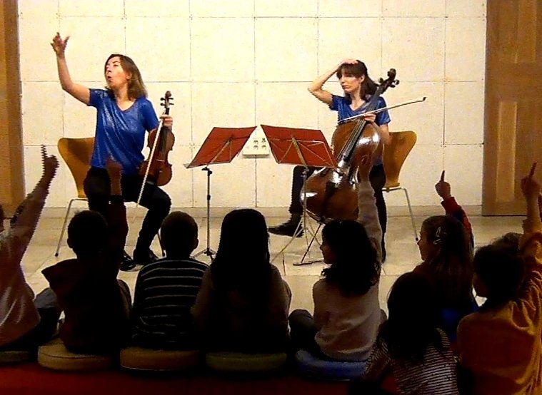 La vuelta al mundo en ocho cuerdas tweet media