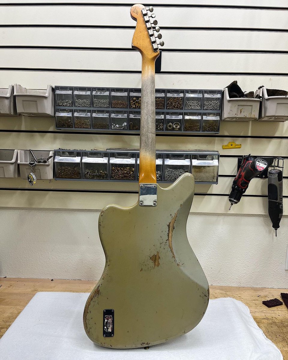Levi Perry is here with a show-stopping Aged Primer Grey Jazzmaster — complete with a built in fuzz, panorama tremolo and J-bridge. Drop your favorite offset model in the comments!
