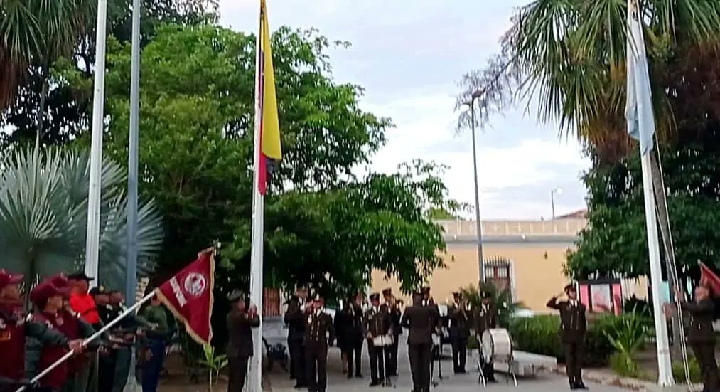 Desde la Plaza Bolivar de Cumaná, se realizó el Acto de la Izada de la Bandera Nacional y ofrenda floral, con la finalidad de conmemorar el 141° Aniversario del Natalicio de nuestro G/J. Eleazar López Contreras.