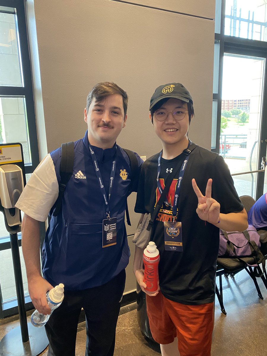ynot_8's tweet photo. @McGravy Was awesome meeting you! And GGs! https://t.co/w4HVNyCeqm