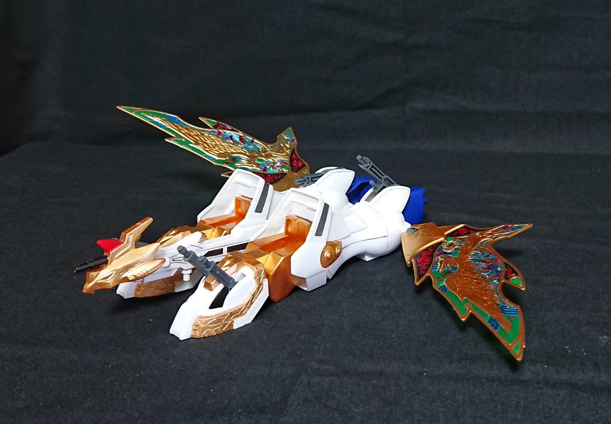 amks0009's tweet photo. 超機動大将軍はリアル体型もいいですがやっぱりこのお城形態が一番かっこいいですね。
肩と腰の模様もモールドを彫ってもよかったのですが石垣と屋根部分でもうお腹一杯になったのでsealにしてます。 https://t.co/bow0PrxYeA