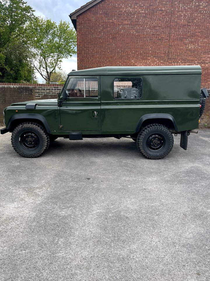 Ad:  1997 Land Rover Defender 110
On eBay here -->> ow.ly/SJan50RwEZF

 #LandRoverDefender110 #OffroadLife #ClassicCars #4x4Life #CarCollector #RetroRides