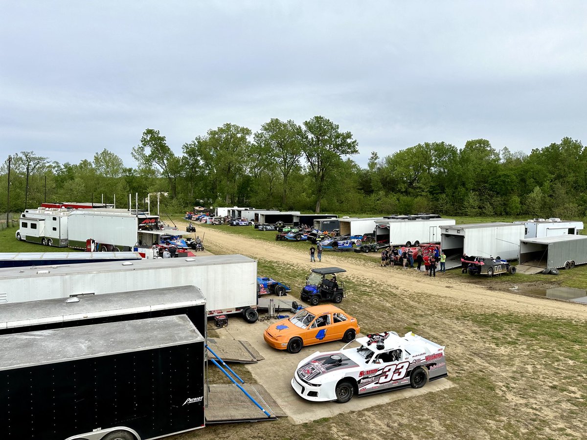 Adams County Speedway in Quincy, IL is home tonight. Currently 30 ⁦@MLRA⁩ LMs signed in for tonight’s show including Gustin, Terbo, Alberson, Pearson, the Simpsons, the Gundakers, Heckenast Jr & more. 📺 ⁦@FloRacing⁩