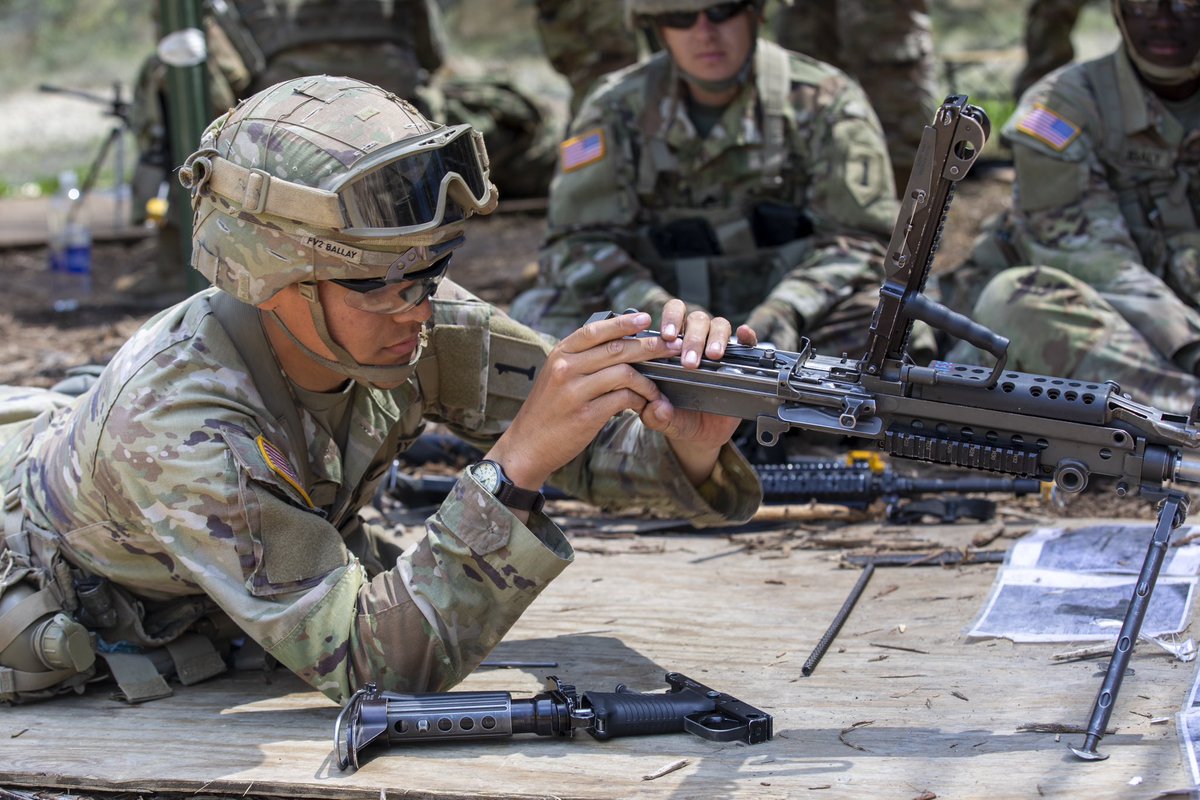 #Training | 1st Infantry Division Soldiers conducted E3B training, starting on April 22. This week, E3B testing begins. Check out some of our photos from the train-up. #EIB #ESB #EFMB #DutyFirst (Photos by Spc. Daniela Lechuga and Spc. Dawson Smith)