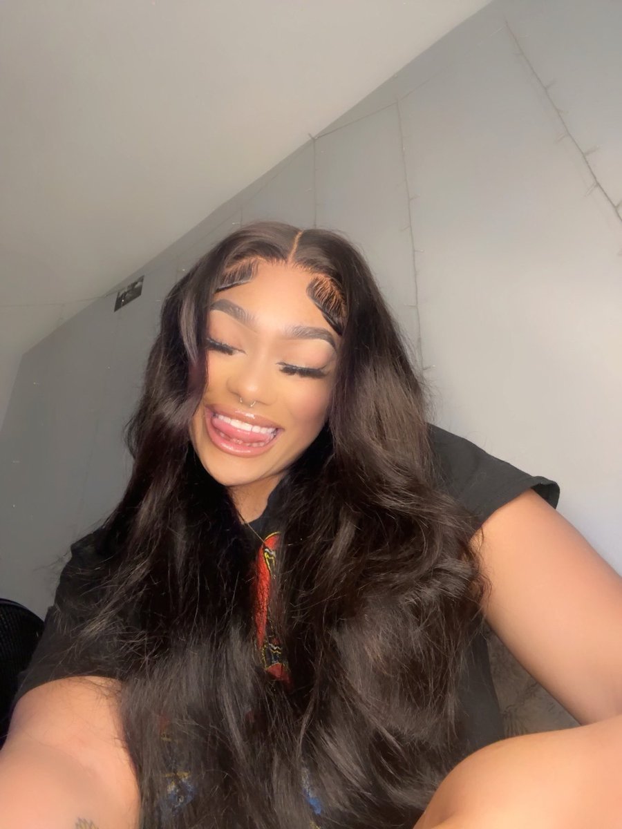 hmuaniyah's tweet photo. 24 🫶🏽. cincodemayooo https://t.co/UJimOZFnFg