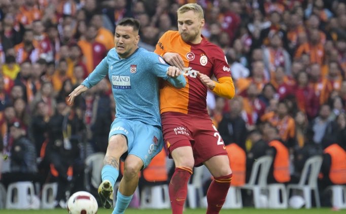 Galatasaray'ın Danimarkalı yıldızı Victor Nelsson, 6-1 kazandıkları Sivasspor maçının ardından açıklamalarda bulundu.

İyi bir galibiyet aldıklarını söyleyen Nelsson, 'İyi bir galibiyet 6-1. Kalitemizi gösterdik ve inanılmaz goller attık. 6-1'lik bir maç olmadığını söyleyebilirim…