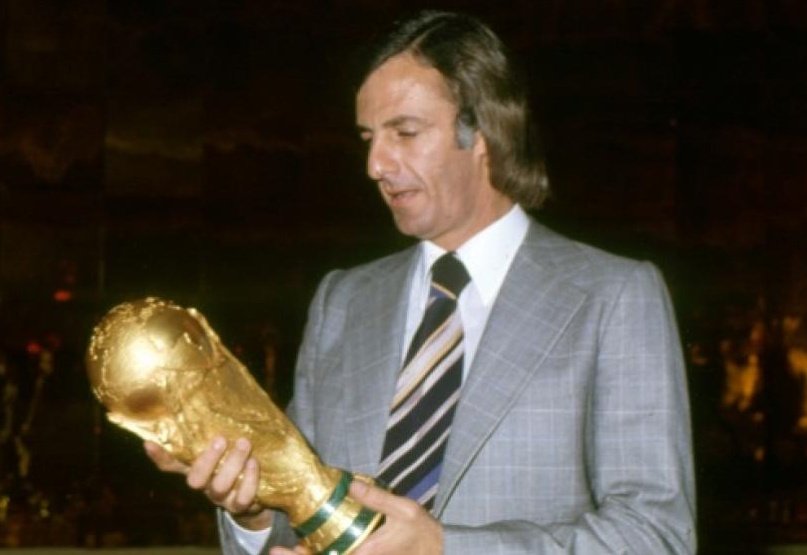 VillaDalmine's tweet photo. El Club Villa Dálmine lamenta el fallecimiento de César Luis Menotti, actual Director de Selecciones Nacionales y ex técnico Campeón del Mundo en 1978. https://t.co/PL4YMDE52Q