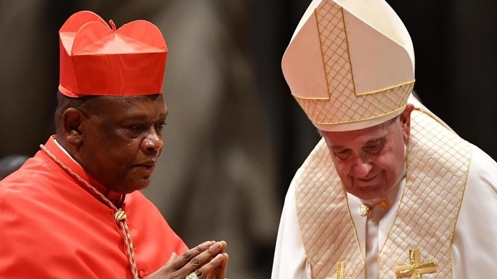#Vatican : À Rome, le cardinal @TataCardinal est pressenti comme potentiel prochain souverain pontife. 'En tentant de l'étouffer, le régime de Kinshasa pourra par inadvertance' contribuer à le propulser à cette position papable, écrit @JohnLAllenJr du journal catholique @Crux .…