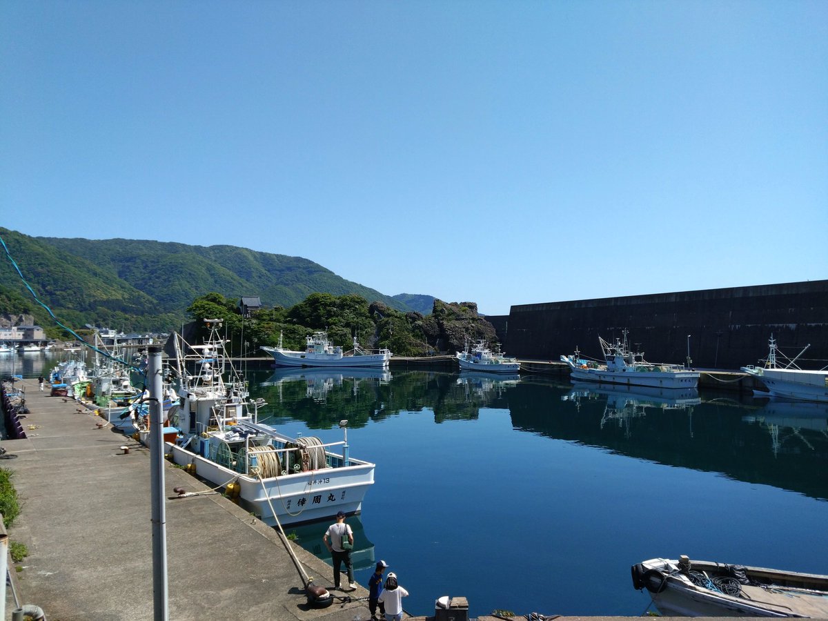 快晴の4日、以前から気になっていた冠山越えの国道417号線を岐阜から福井に走ってきました。

予想通り車もバイクも多くて美味しそうなカーブが楽しめなかった…

リピート決定です。