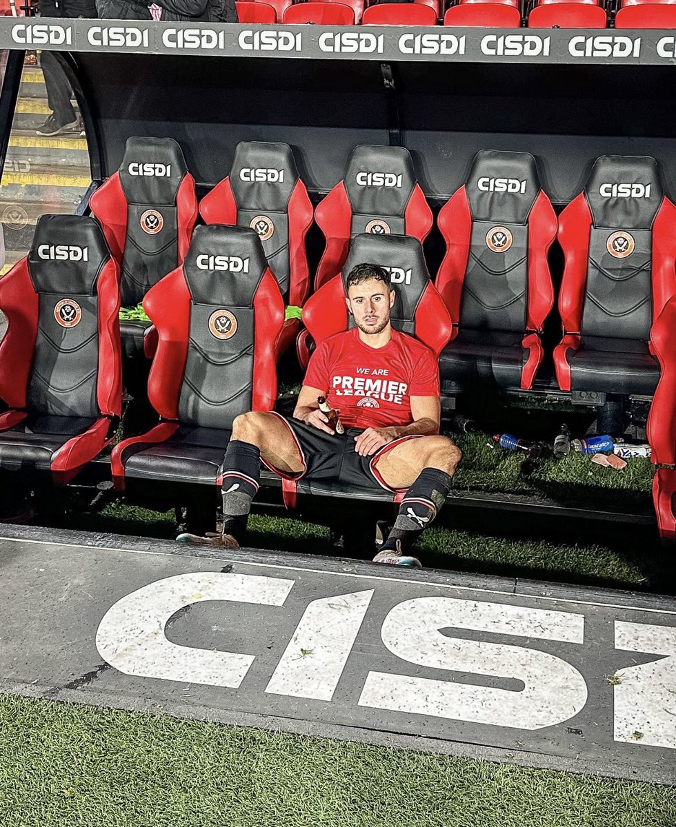 THERE'S A STAAAAAARMAAAAAN RUNNING DOWN THE RIGHT,
HIS NAME IS GEORGEY BALDOCK AND HE'S FUCKING DYNAMITE 🧨

I’m fucking gutted but I wish the best for him.. once a blade ⚔️🇬🇷