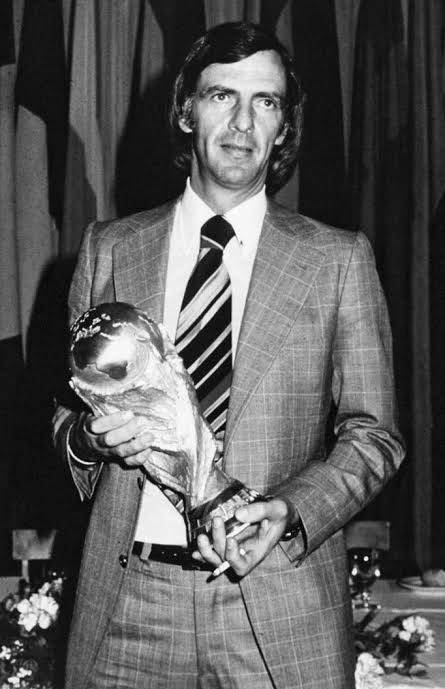 Murió Cesar Luis Menotti 'el flaco' campeón con Argentina en 1978 Descanse en paz @joserra_espn