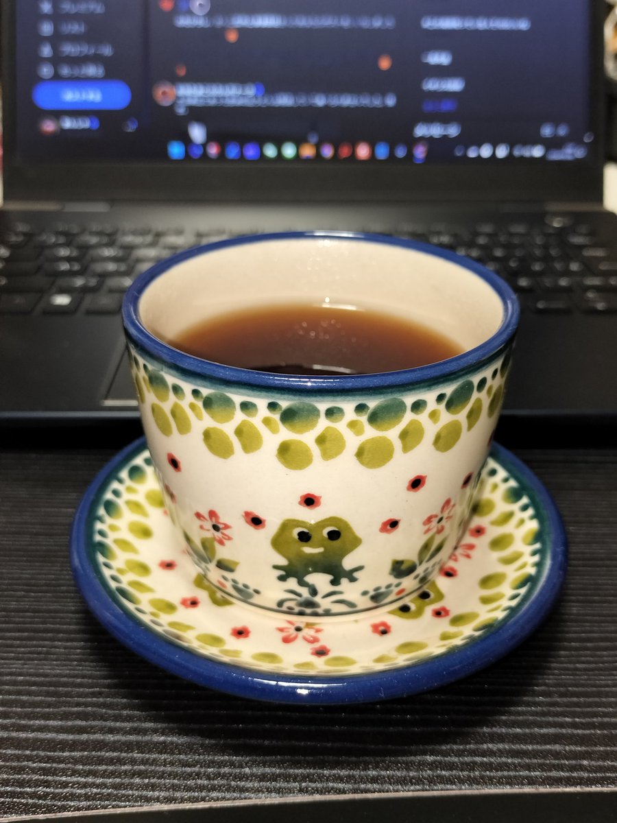 普洱茶+玫瑰花茶🍵

自分で好きなプーアルに玫瑰（ハマナス≒薔薇）をブレンド。配合に苦労してるが、タンブラーで一日持ち歩く🐸🌹
#茶好連 #悟空茶荘 #ポーリッシュポタリー