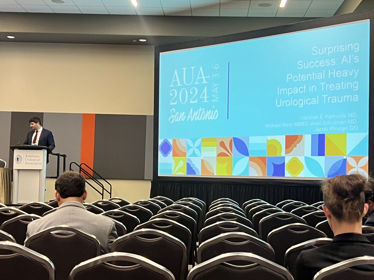 MaimoUrology's tweet photo. Research year resident and PGY-3, Yitzchak Katlowitz, presenting on the success of ChatGPT 🤖 in the management of urologic trauma 🦾 @MaimoHealth @NYSAUA #urology #residency #researchyear #ChatGPT #technology #trauma https://t.co/x5QlaBWrgL