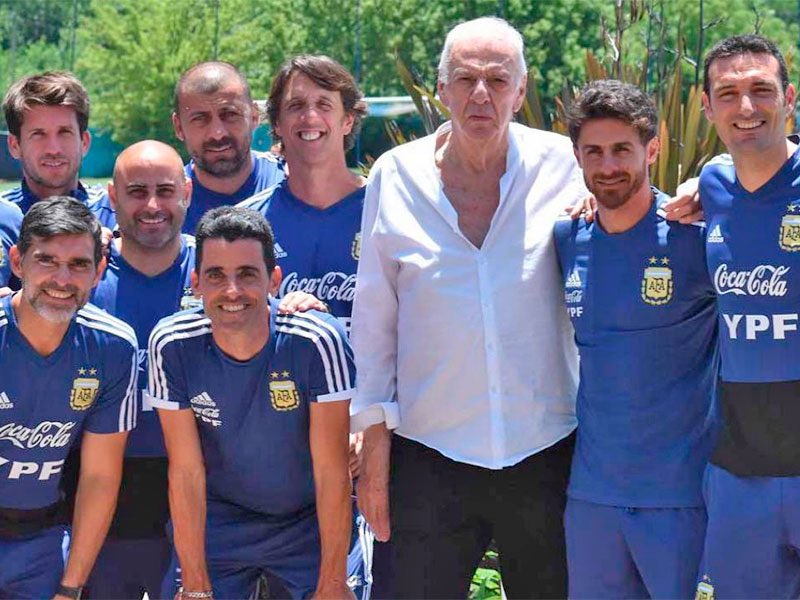 jairovargasf's tweet photo. RIP César Luis Menotti."Sos la historía del fútbol Argentino".Campeón del mundo con @argentina en 1978.(Rosario 1938 - Buenos Aires 2024).#rip #buenosaires #argentina1978⚽🏆🇦🇷 #afa #RIP @fifa #futbol 🎗⚽🏆🎶🎸🌎. https://t.co/0Q7dXfwKQP
