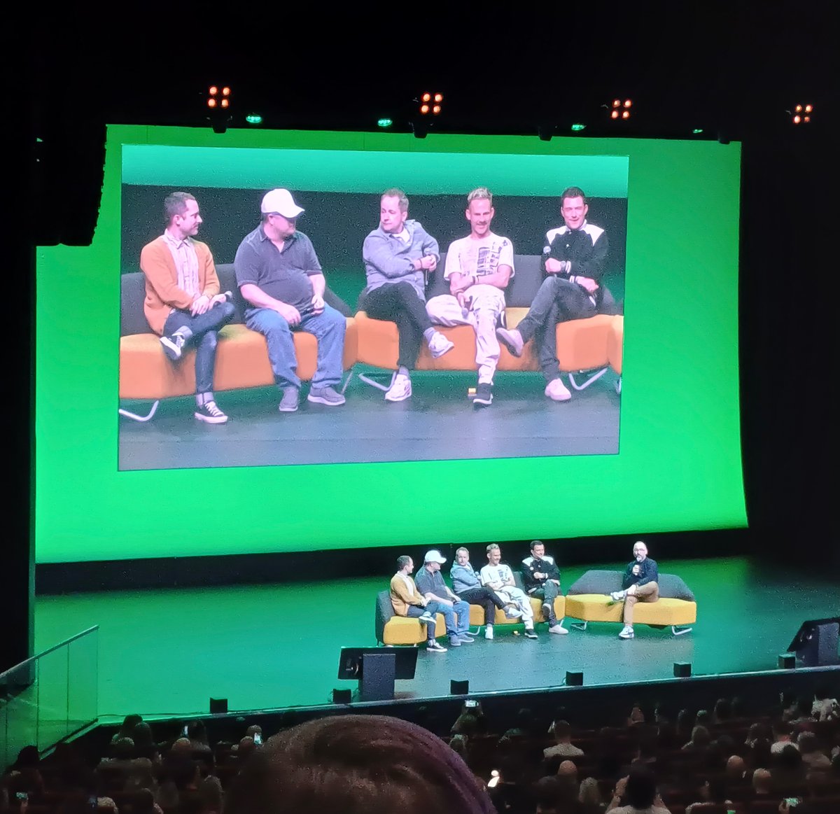 Vicky_Anderson's tweet image. Concerning hobbits (and an elf) closing #LiverpoolComicCon today