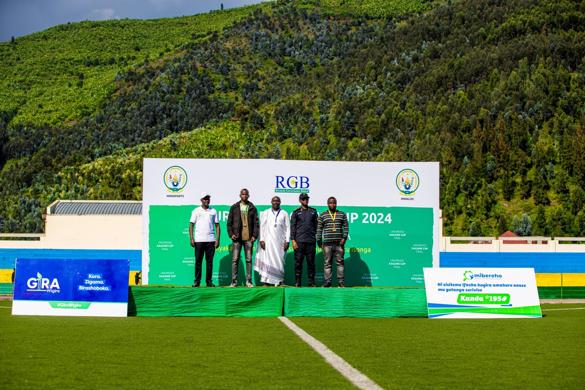 RwandaLocalGov's tweet photo. #UmurengeKagameCup2024: Mu mukino wo kubuguza, SHUKURU Hassan wo muri @RusiziDistrict yongeye kwisubiza umudari wa zahabu yari yanatwaye umwaka ushize.

Naho, MUKUNDIRIHE Diane wo muri @NyaruguruDistr awutwara mu kiciro cy'abagore. https://t.co/dmdP2DFoXg