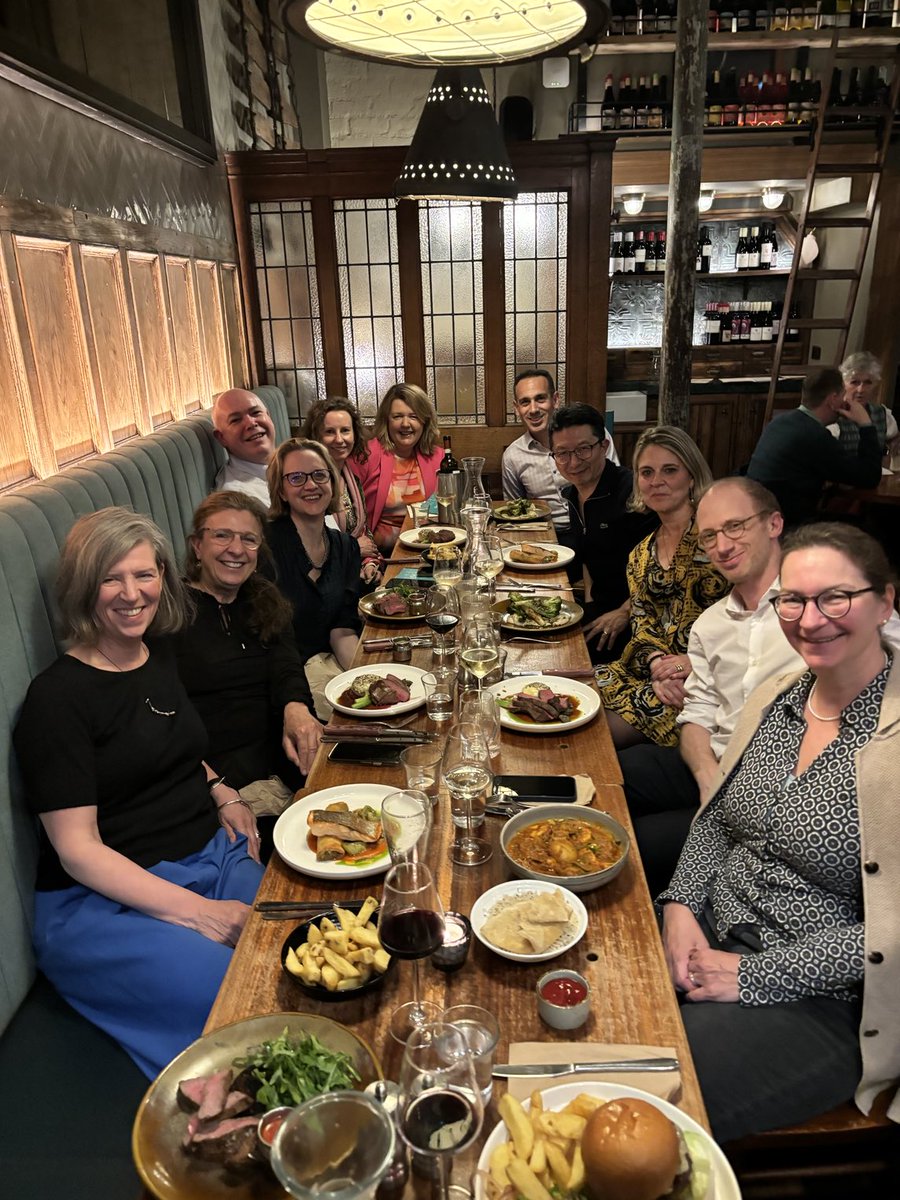 What a pleasure to share a meal with wonderful friends from the thoracic radon community in Glasgow #ESTRO24 ⁦@fifimcdrmh⁩ ⁦@drdavidpalma⁩ ⁦@JoeChangMD⁩ ⁦@gerryhanna⁩