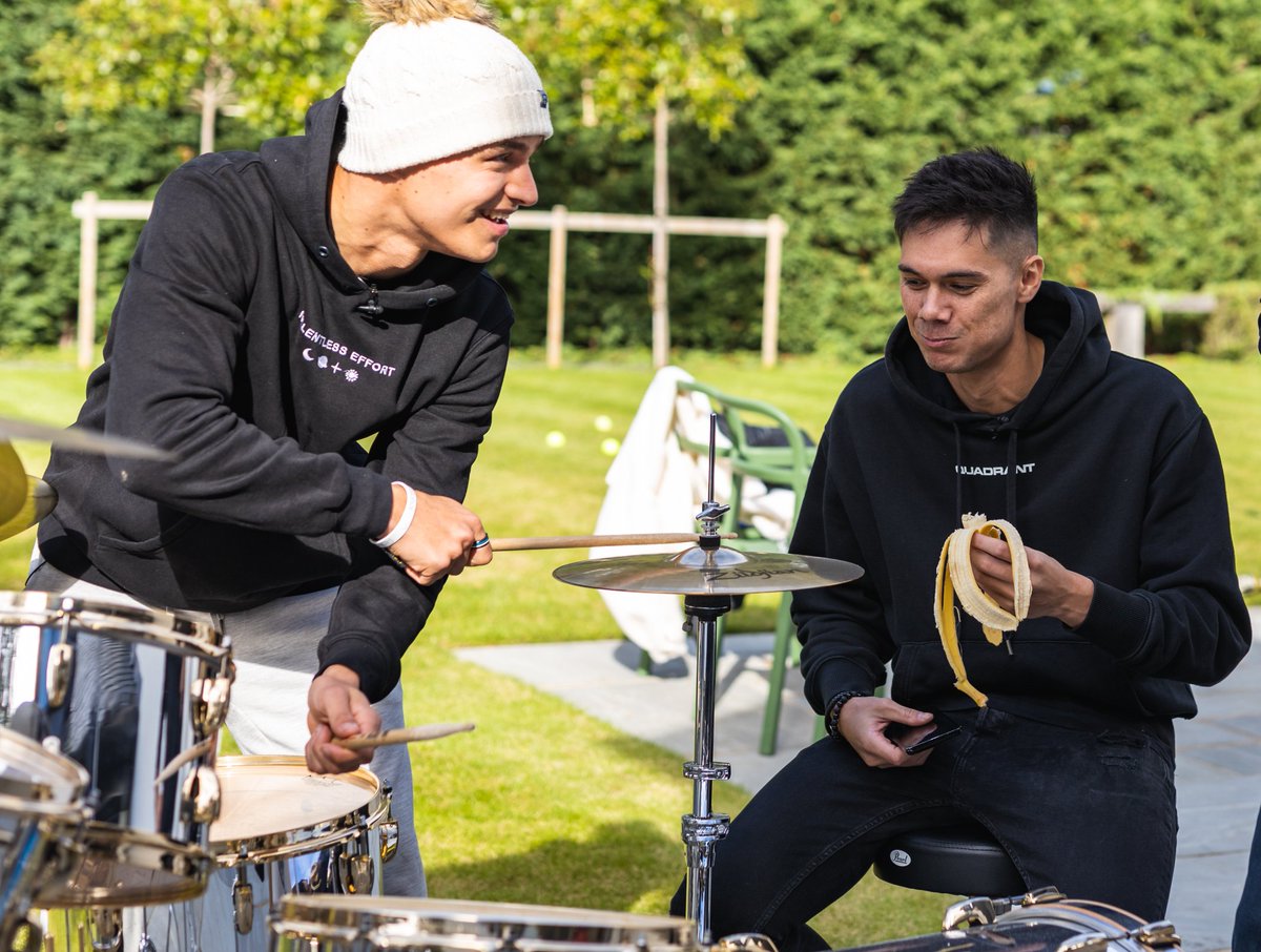 Can't believe I once ate a banana next to an F1 race winner playing the drums 🥺