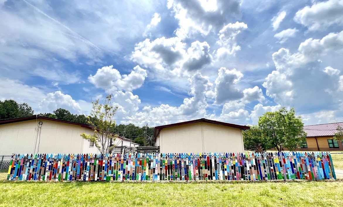 We had a great time at <a href="/OliveChapelElem/">Olive Chapel Elementary School</a> completing the Picket Fence! Thank you to <a href="/OCEArtRoom/">Ms. Barlow</a> and Meagan Bereman! @UnitedArtsCounc #ArtMakesYouSmart <a href="/WCPSS/">Wake County Public School System</a> #AIS4all #artsinschools #communityart #picketfenceprojectnc #teachingartist
