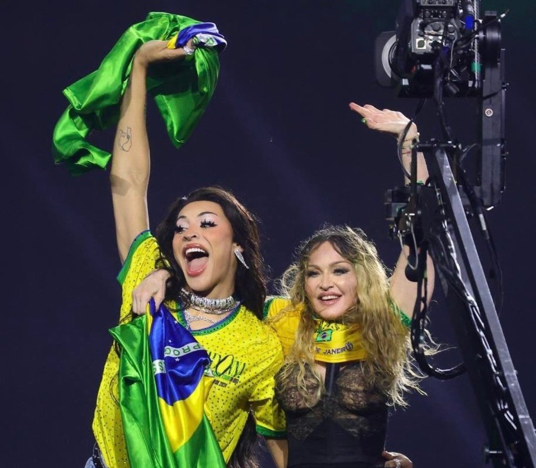 .@Madonna has the #1 song on Apple Music Brazil (Hung Up) and the #1 album on iTunes Brazil (Celebration) at the moment. 🇧🇷