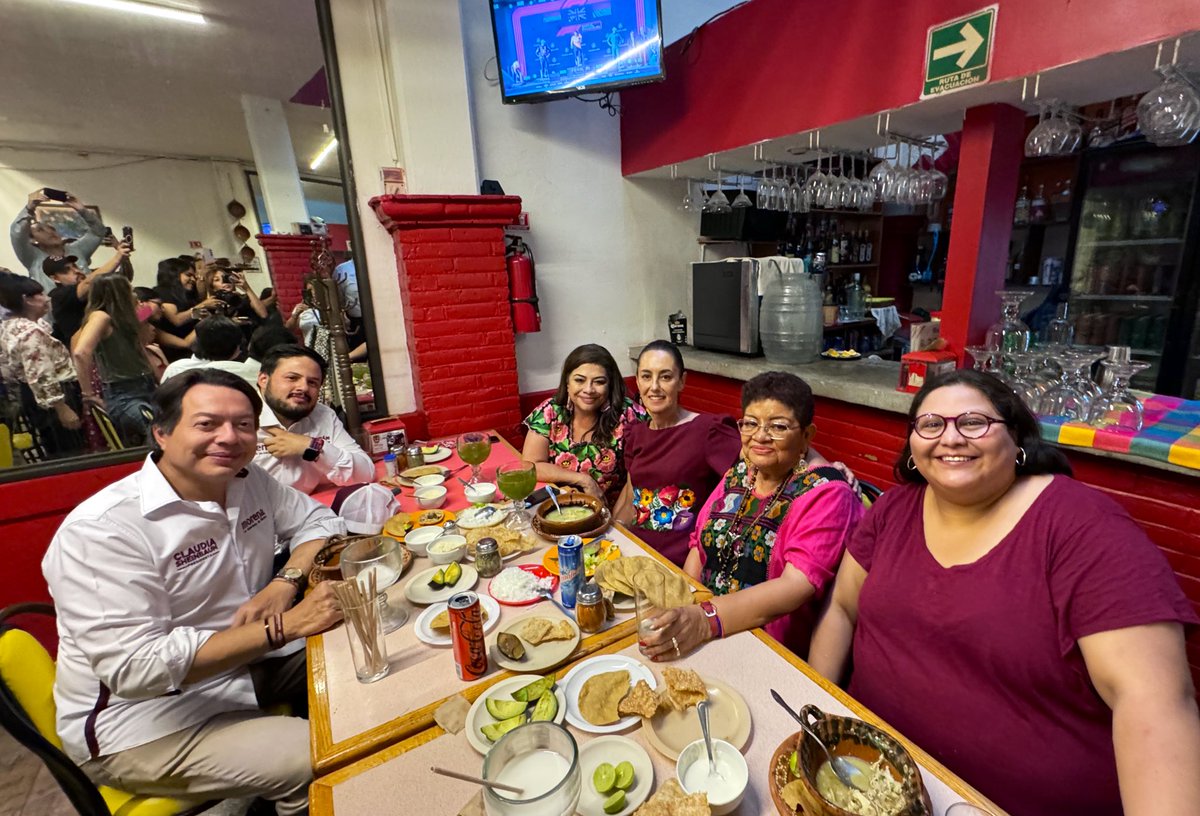 La Doctora @Claudiashein está en su casa y se siente. Andamos felices y de buenas con @ErnestinaGodoy_, @Sebas_RM, el presidente @mario_delgado y nuestra próxima Jefa de Gobierno @ClaraBrugadaM 😊