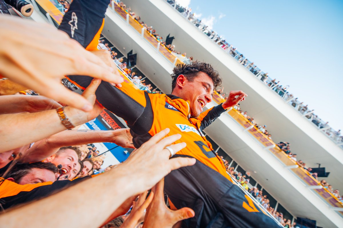 A memory that will last a lifetime! 🧡

#MiamiGP 🇺🇸