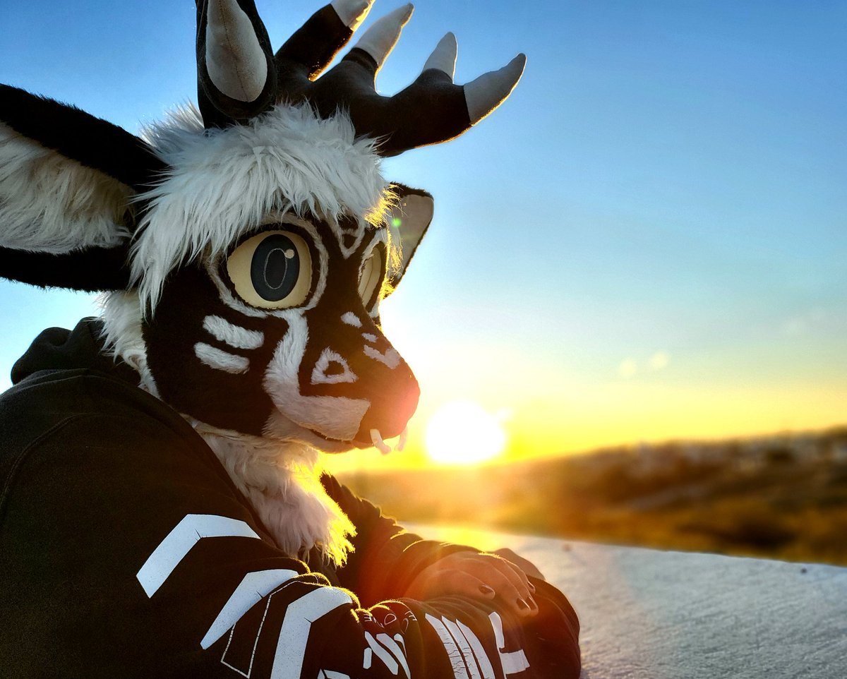 let's watch the sunset together ~ 💖
.
.
.
.
📸:@FatiUVU