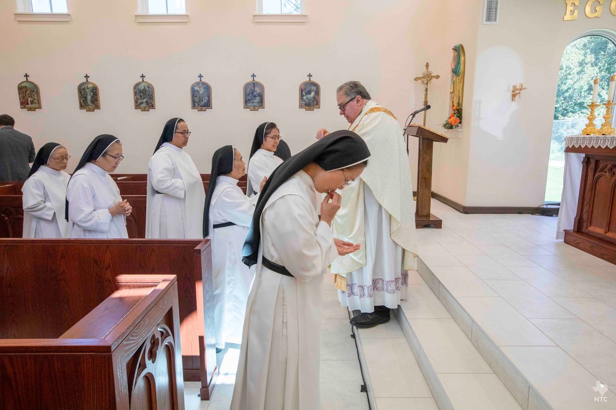 NTCatholic's tweet photo. "It is not for us to analyze God’s love, but rather that we accept it gratefully and joyfully return it to Him through the persons He brings into our lives every day."
From @BpOlsonFW homily with the Dominican Sisters
https://t.co/LdWdZntPnb https://t.co/vZ2MadWJfX