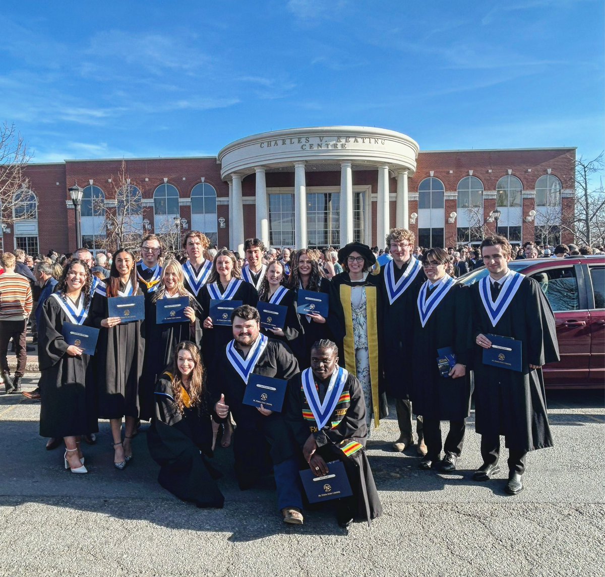 brittloveschem's tweet image. So proud of these lovely future engineers! A few students are missing from the photo but they were all rockstars during their time at St.FX. I know they all have the brightest futures! #proud #goxgo