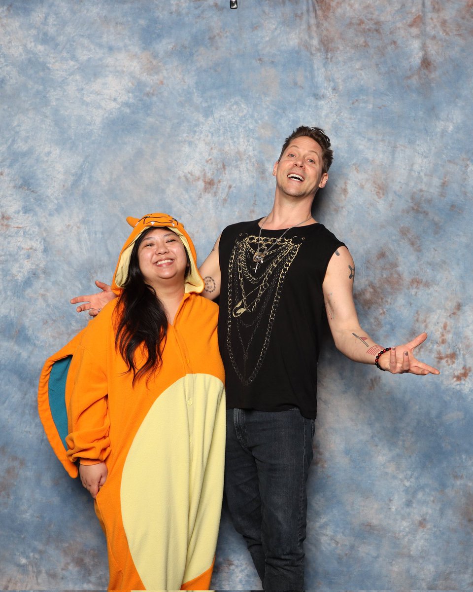 yza1992's tweet photo. Dallas should bring Gordon next time for a complete ATLA crew! (did I mention how sweet he was?)
@NeilNewbon I hope feel better, heard you were not feeling well during Sunday's autographs!! 
@FANEXPOPhilly 
#FanexpoPhiladelphia #neilnewbon #astarion #zuko https://t.co/zfkRPBRQpD