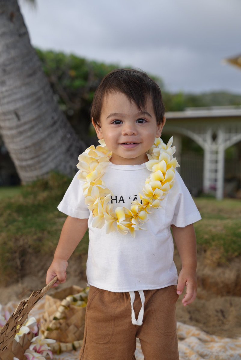 HawaiianAir's tweet photo. 🌺 Wishing all the keiki (children) around the world a Happy Children’s Day. 🌺#31DaysofLei https://t.co/VCKohQXvGx