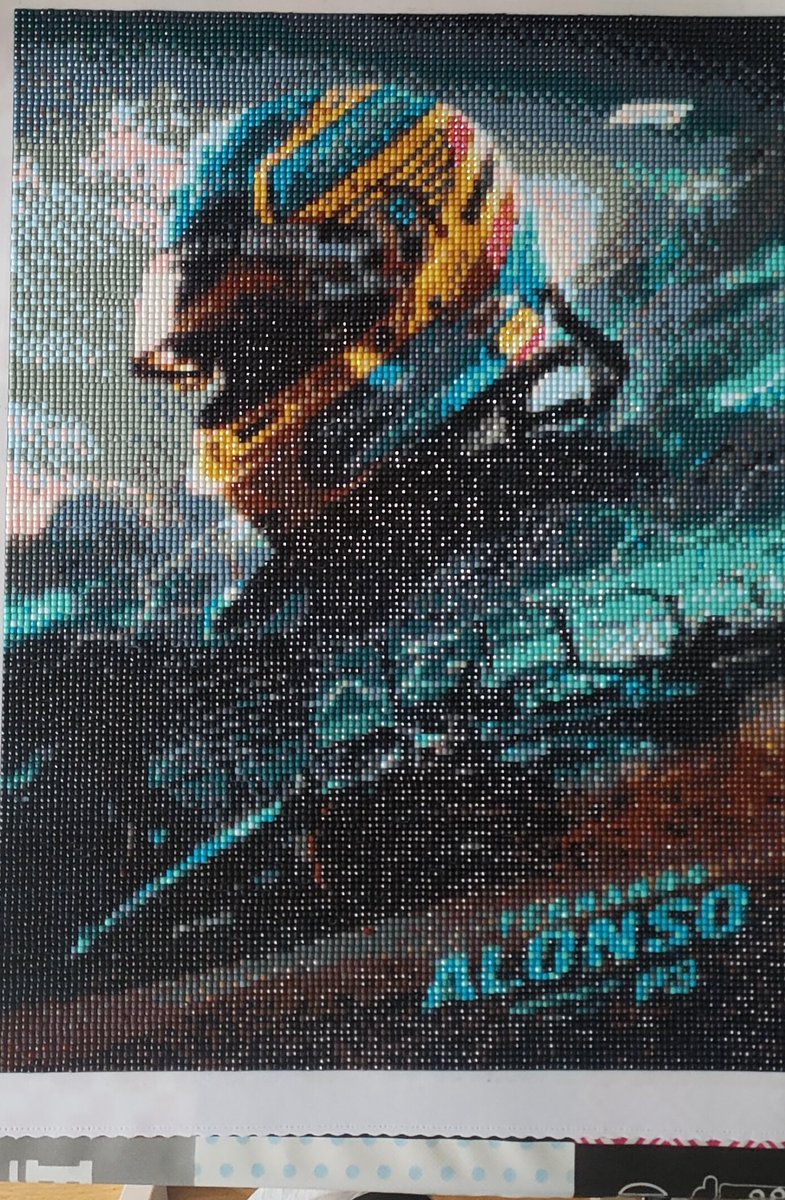 Por fin terminado. <a href="/alo_oficial/">Fernando Alonso</a> sería un placer enmarcarlo y firmarlo.y estar en Asturias para verlo en persona.miles de diamantes por fin puestos para una obra de arte