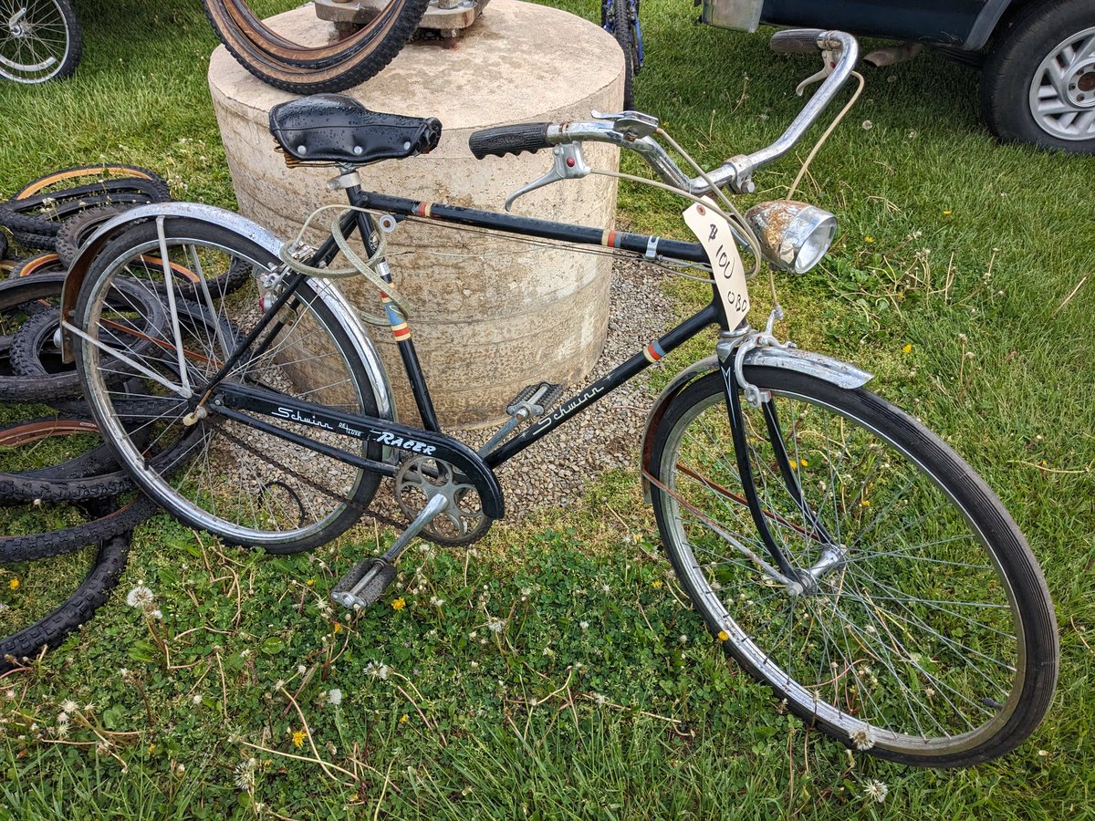 I had a #schwinn #racer 3 speed as a kid and rode it all over. Happy memories. #bike 
#tracethemitten
