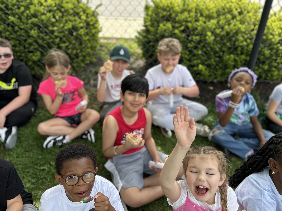 Enjoying a well deserved treat for meeting our Reading Counts class goal! #brainpower #readingtakesyouplaces ⁦<a href="/ParksideES/">Parkside Elementary</a>⁩