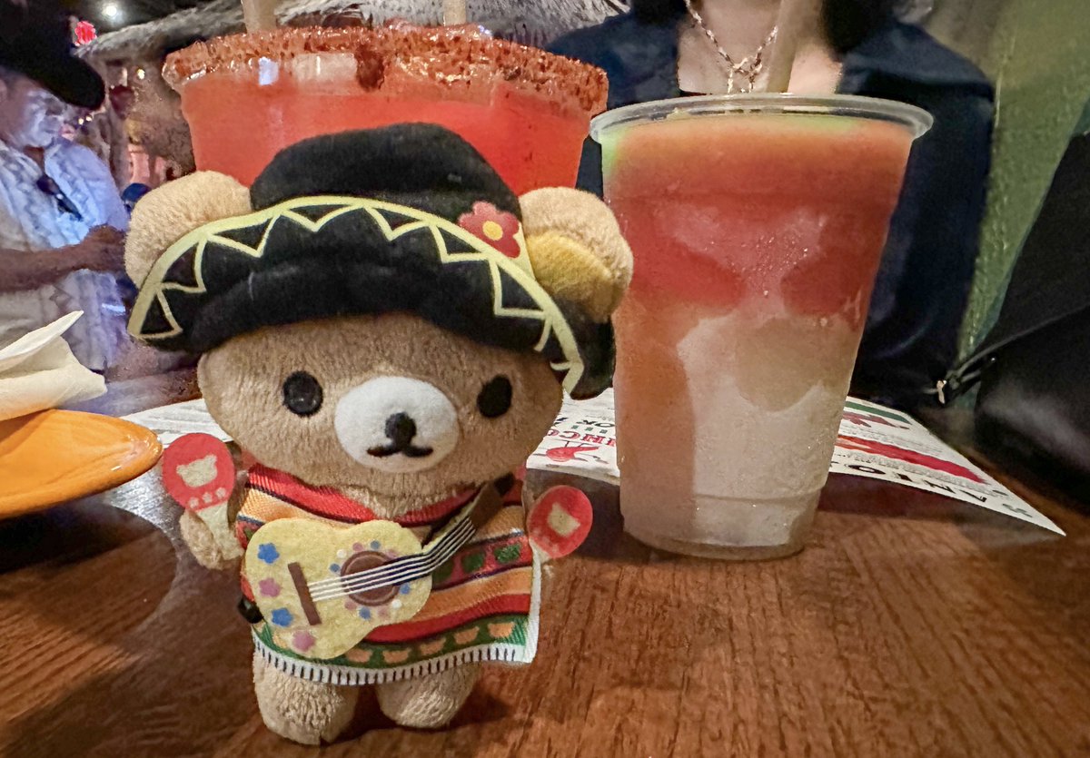 cuntsequential's tweet photo. puro pinche party https://t.co/HdYTRnqaUU