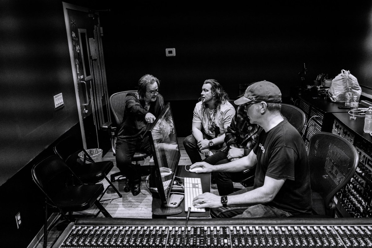 More music and memories with country music icon and friend @realtravistritt Got something really special cookin and we cant wait for you to hear it! #countryrock #newmusic #nashville @evderev 📸