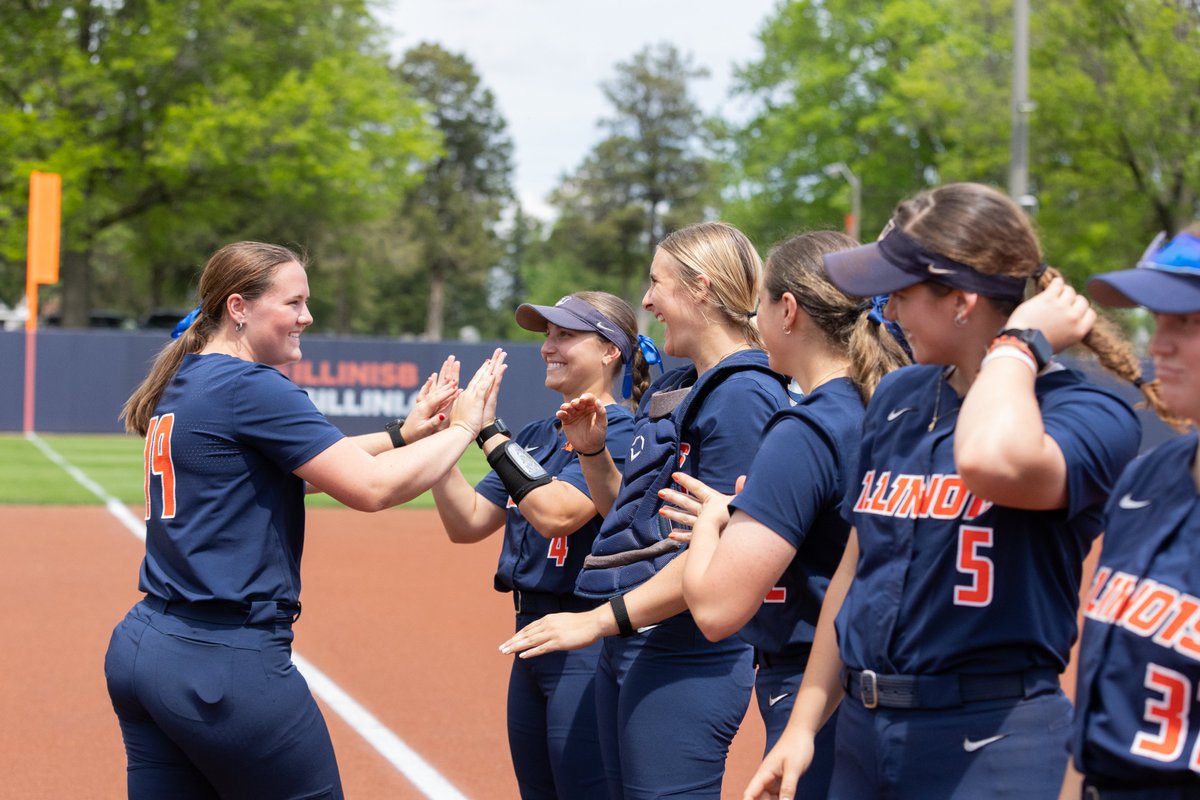 The @B1Gsoftball tournament bracket has been announced. Illinois will play Minnesota in the opening round on Wednesday! 📰: bit.ly/4dpB8f0 #Illini | #HTTO