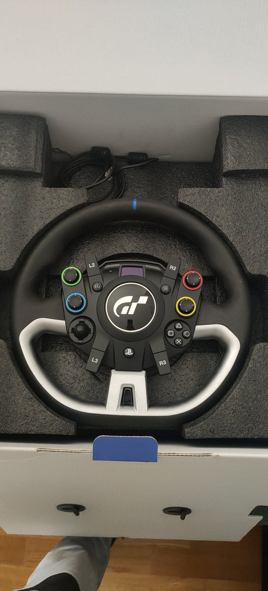 Quiero dar las gracias a <a href="/EPLFSimracing/">EPLF Simracing</a>  y sobretodo a <a href="/EPLF_ALF78/">Alberto (EPLF_ALF78)</a> por la oportunidad de correr varios campeonatos.llevo 6 meses apartado de la play y debido a problemas de salud y no estar muy bien...
Decidí dejar la competición simracing y vender fanatec.un abrazo