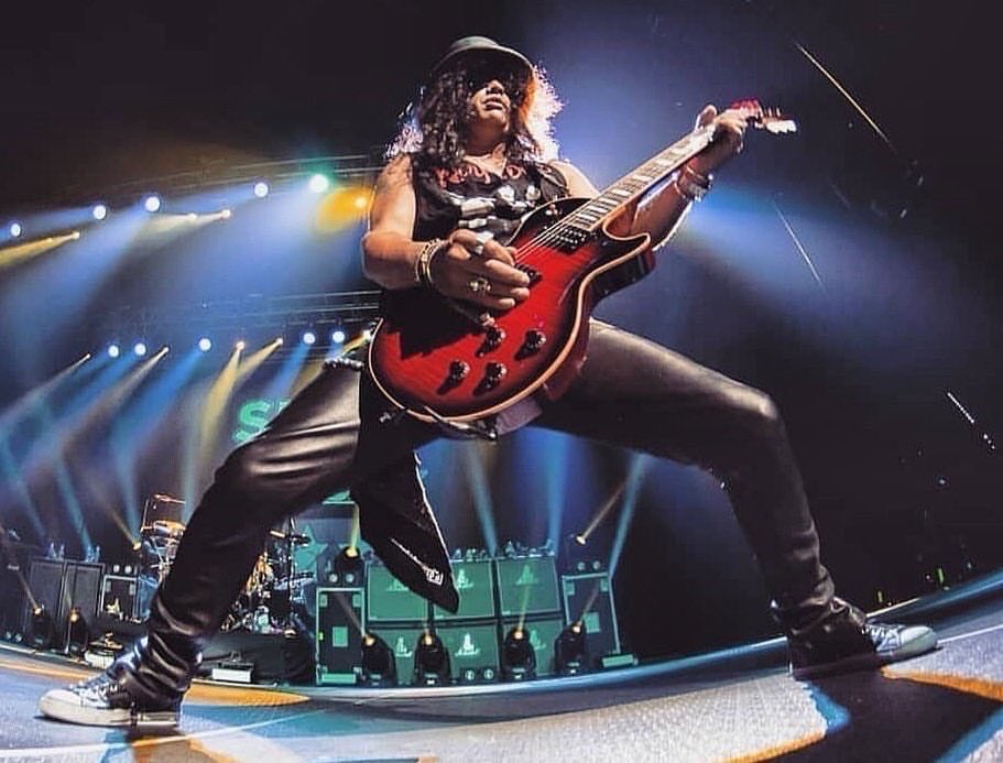 🎩 | 5 de mayo de 2019 🔙 Slash se presenta junto a SMKC en Bogotá, Colombia 🔥

📷 Music Shots Live 

#slash <a href="/slash/">Slash</a> #smkc