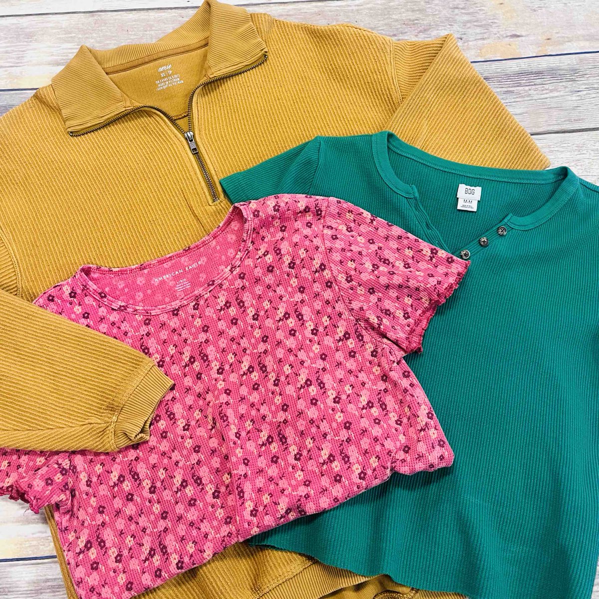 Get ready for summer with bold colors and florals for less ✨
———
#gentlyused #platoscloset #thriftedootd #thriftedstyle #brandsforless #prelovedfashion #spring