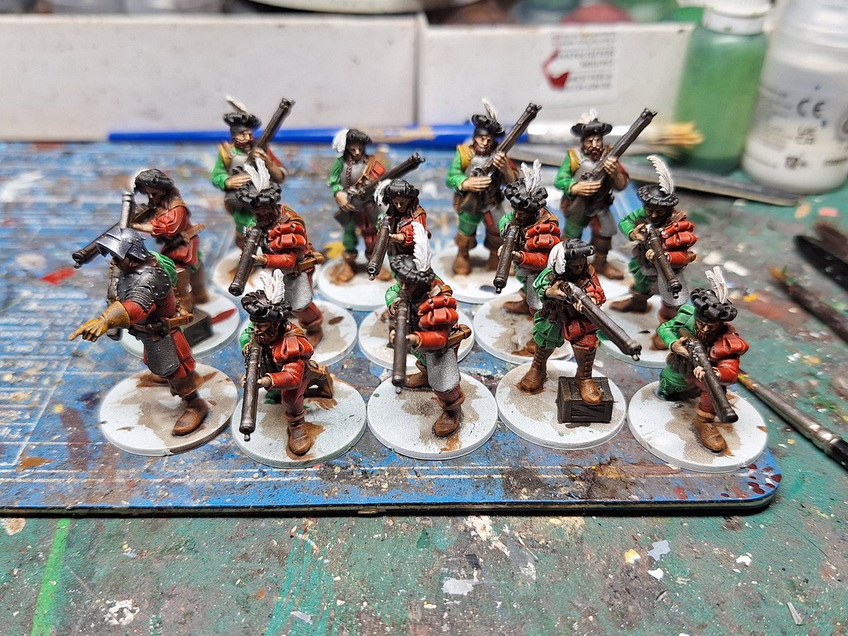 #Hobbystreak Day 1213 First batch of gunners done 1 more batch to go #Kemperbad #warhammerfantasy #tabletopminiatures #tabletopminions #paintingwarhammer #paintingcitadel #warhammer #theoldworld #empire #TheEmpireofman #highlandminiatures