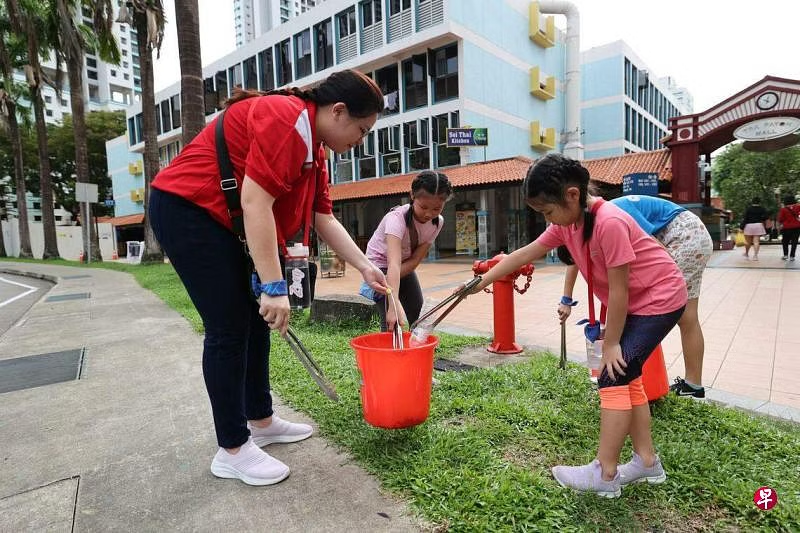 「シンガポール清掃デー」は今まで順調に進んでおり、活動範囲も公園、寮、ショッピングセンターなどに拡大しています。ますます多くの地域社会、企業、個人が積極的に参加するようになり、来年からは清掃の日の活動をシーズンごとから2か月ごとに増やす。