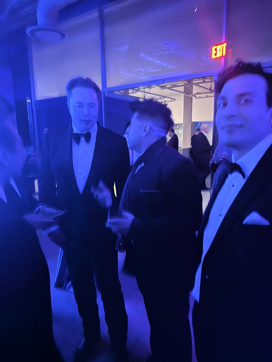 Elon Musk & Fernando Escovar at the @brkthroughprize after party @elonmusk @Tesla @SpaceX