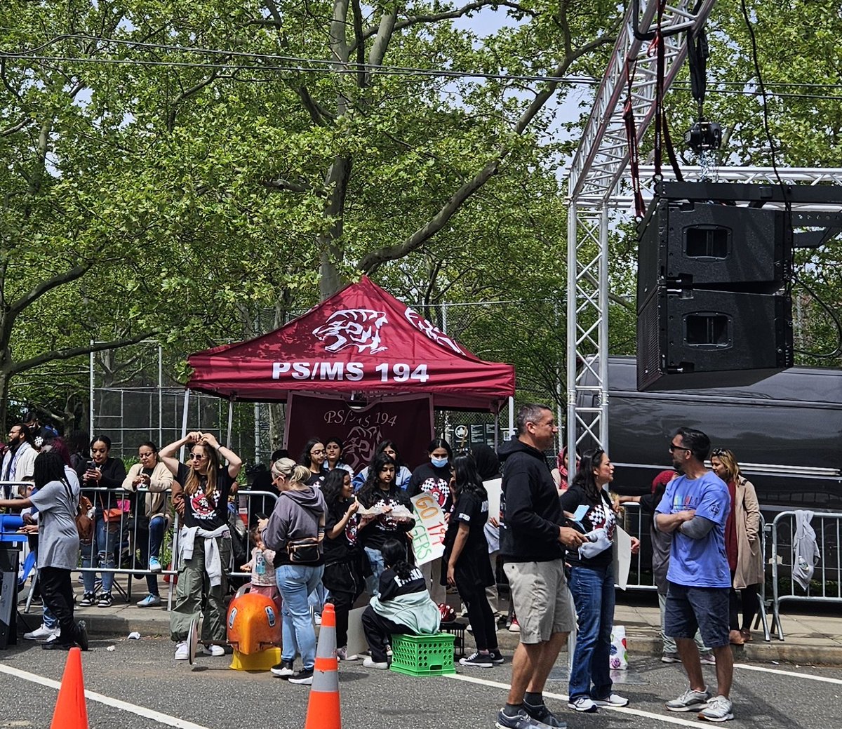 Yesterday's @District11BX Soap Box Derby literally put our students in the driver's seat. Students leveraged creativity, engineering & math skills. Families cheered us on! Amazing day! @DOEChancellor @NYCSchools @ruxdanika @DanWeisbergNYC @CSforAllNYC